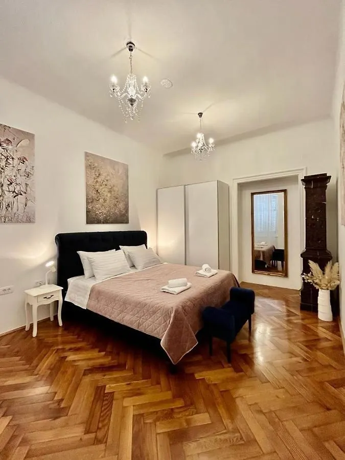 Apartment Lux Apartmans Pula Croatia